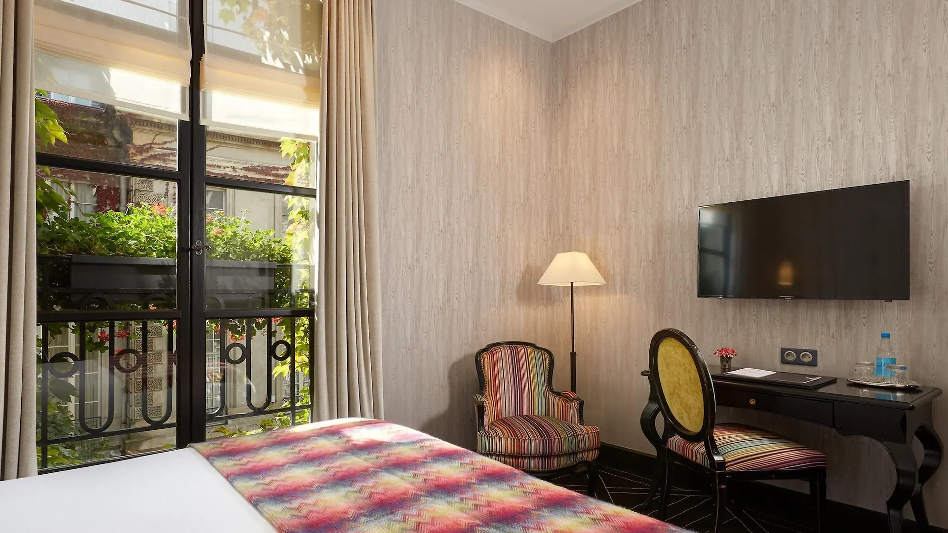 Hotel Le Pavillon De La Reine & Spa, Place Des Vosges Paris